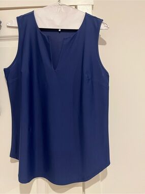 Jude Connally Sleeveless V-Neck Women's Top in Navy Blue, size M